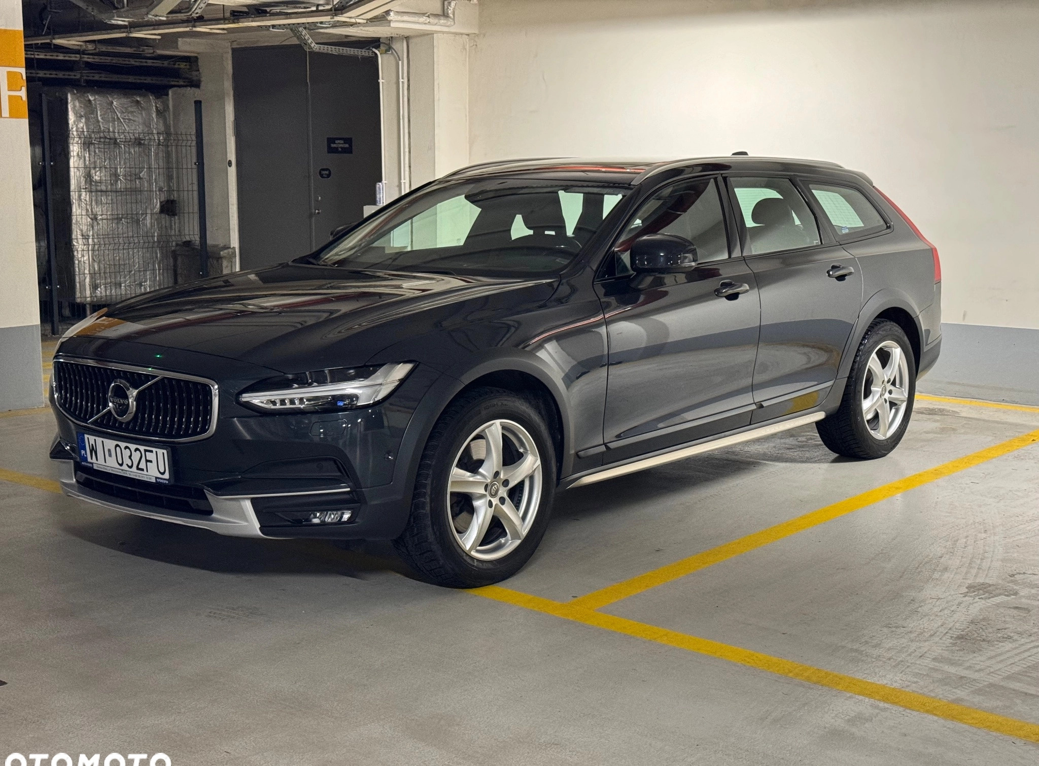 Volvo V90 Cross Country cena 129000 przebieg: 154500, rok produkcji 2017 z Warszawa małe 154